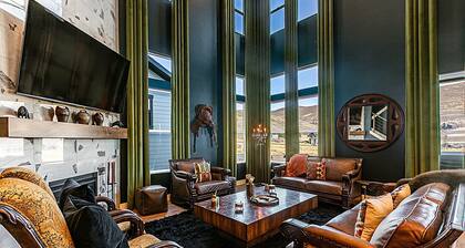 Western Mountain Getaway! Exquisite Meet Elegance!