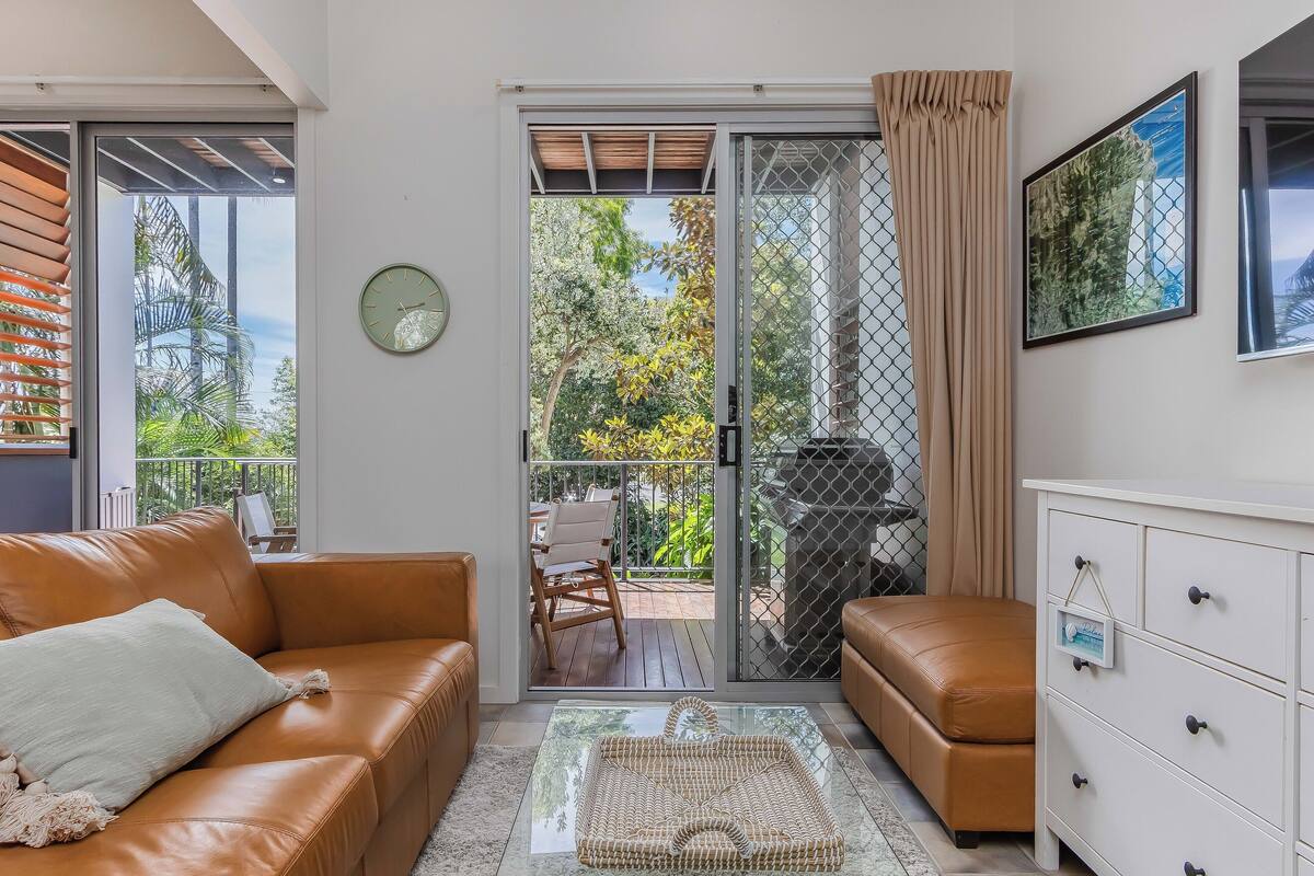 Studio, Balcony, Pool View | Living area