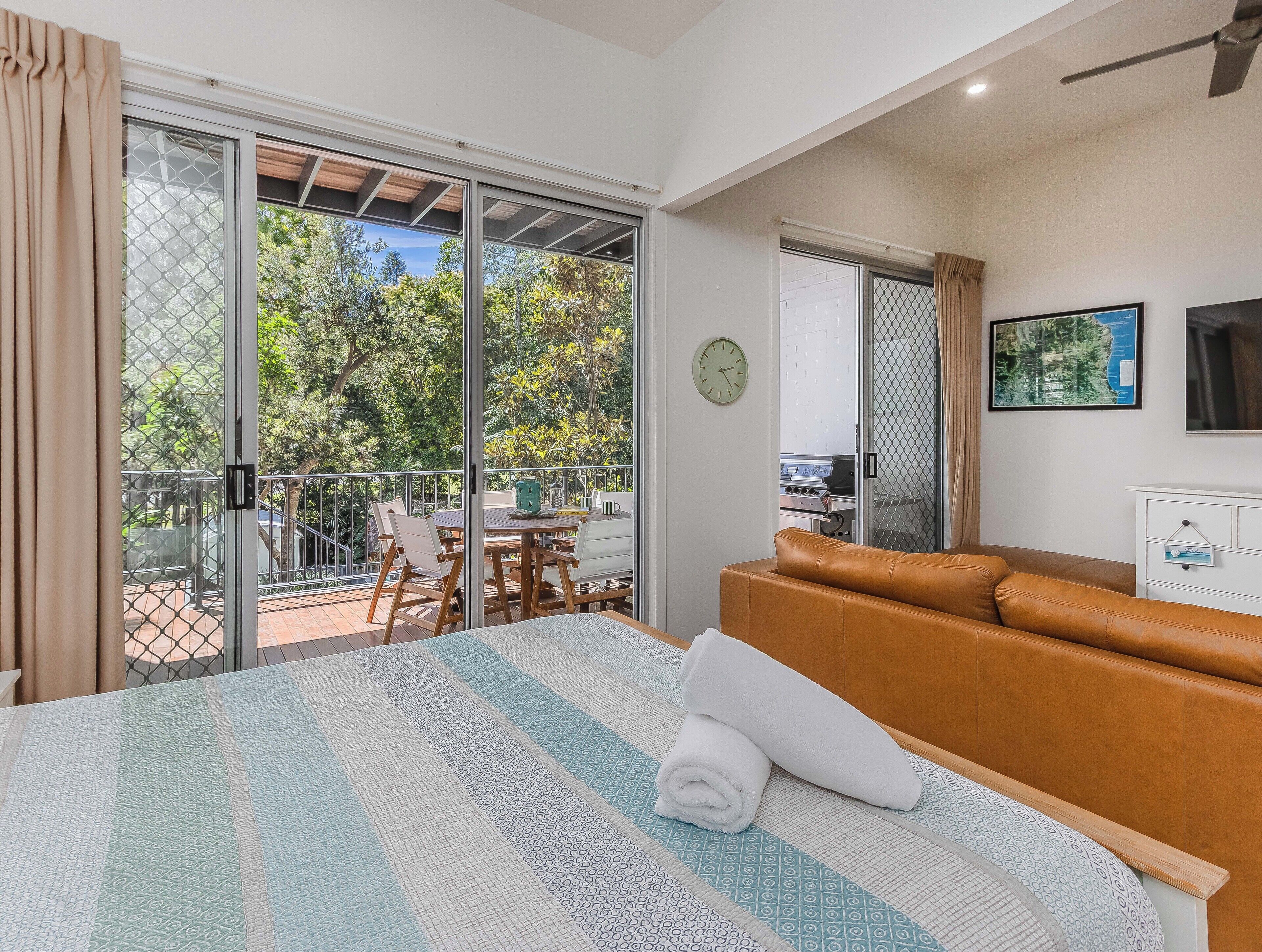 Studio, Balcony, Pool View | Iron/ironing board, cots/infant beds, free WiFi, bed sheets