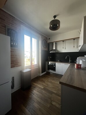 Fridge, microwave, oven, dishwasher