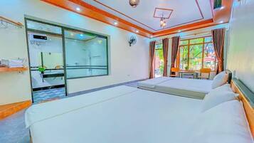 Kamar Keluarga, pemandangan kebun | Meja kerja dan Wi-Fi gratis