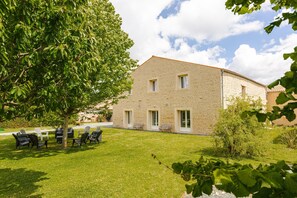 Exterior - Gite Phare - Moulin du Cher: Tranquility Near La Rochelle and the Coast (Chambon)