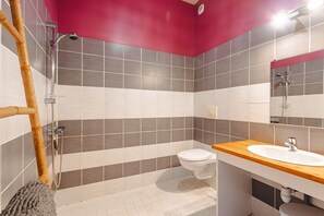 Shower - Gite Phare - Moulin du Cher: Tranquility Near La Rochelle and the Coast (Chambon)