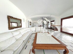 Interior - Panoramic seaside villa in Porto Rotondo-Ideal for families and large groups (Porto Rotondo)