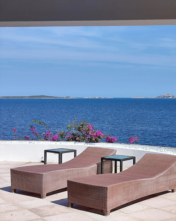 Terrace/patio - Panoramic seaside villa in Porto Rotondo-Ideal for families and large groups (Porto Rotondo)