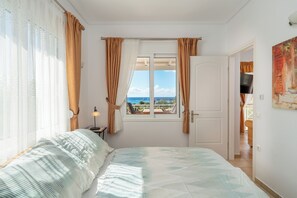 3 bedrooms, desk, iron/ironing board, free WiFi - Vrisoules pool villa (Methoni)
