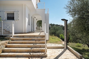 Exterior detail - Vrisoules pool villa (Methoni)