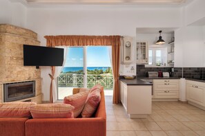 Smart TV, fireplace, books - Vrisoules pool villa (Methoni)