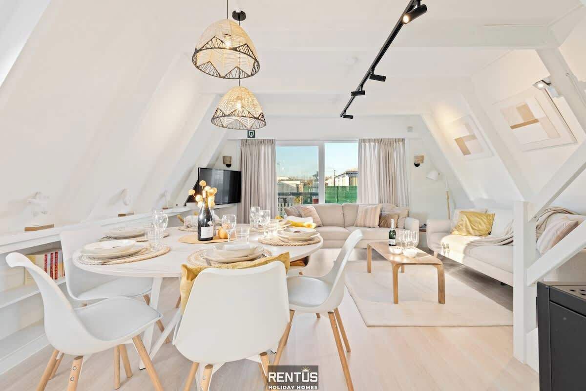 Fernseher, Kamin, Tischfußball, Arbeitsbereiche