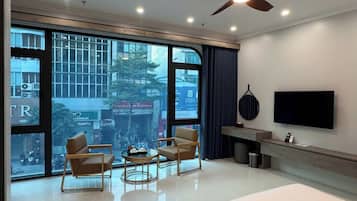 Phòng đôi có tầm nhìn toàn cảnh | Bàn, màn/rèm cản sáng, phòng cách âm, bàn ủi/dụng cụ ủi quần áo