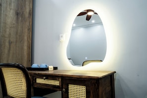 Basic Double Room | Desk, blackout drapes, soundproofing, iron/ironing board - Diamond Light Hotel (Ha Noi)