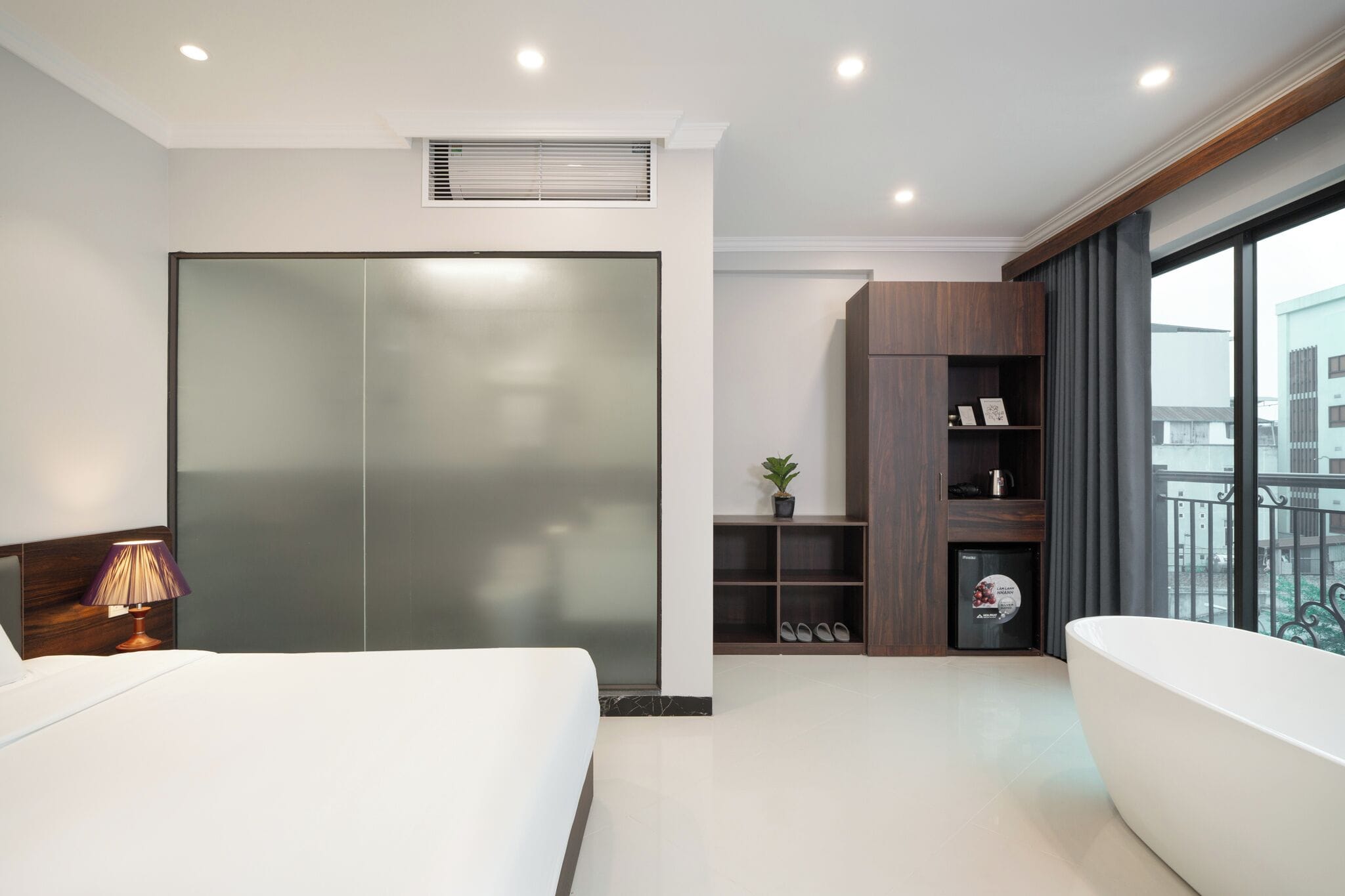 Luxury Double Room | Desk, blackout drapes, soundproofing, iron/ironing board