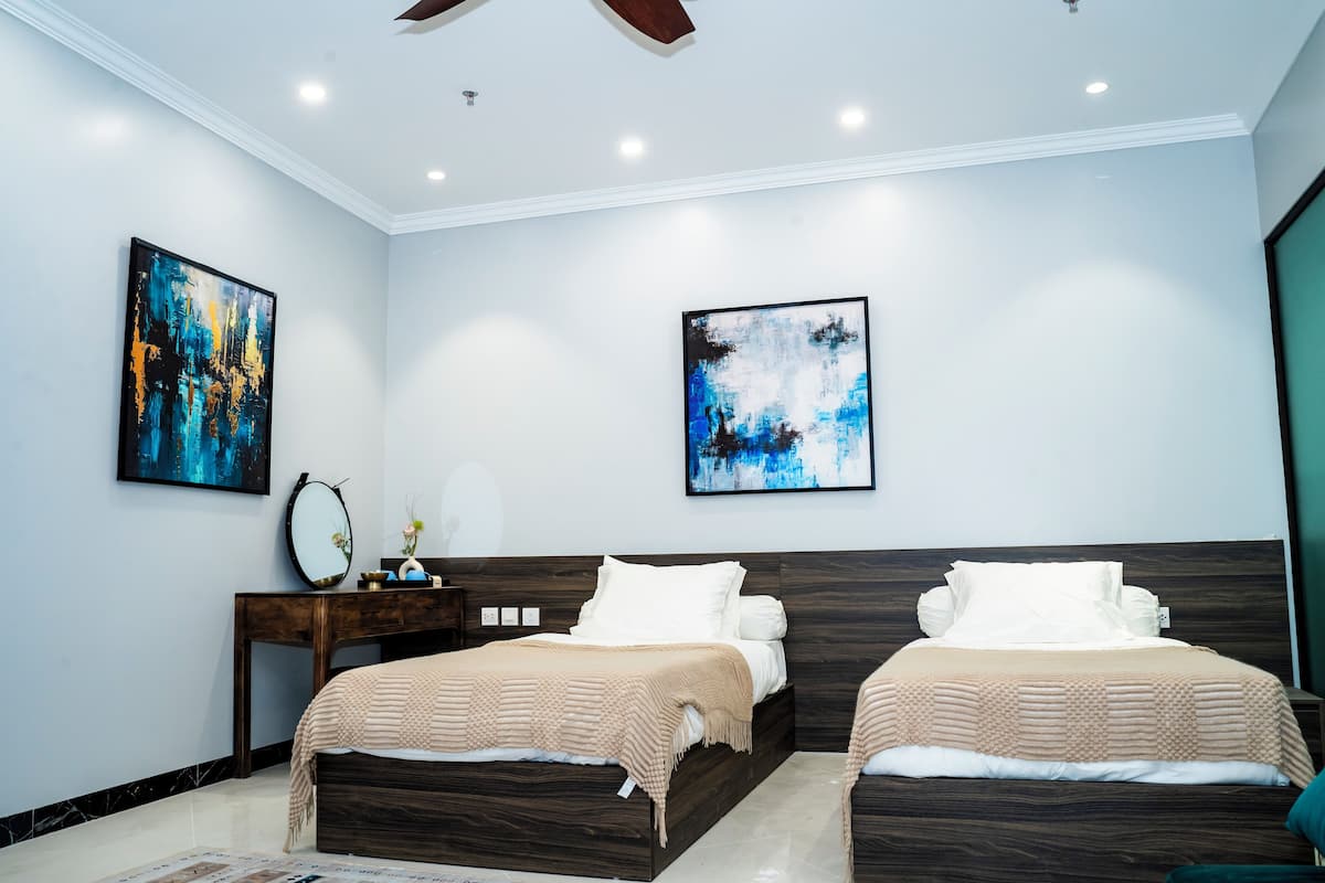 Habitación doble superior de uso individual | Escritorio, cortinas blackout y insonorización