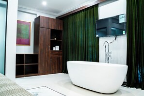 Luxury Double Room | Bathroom - Diamond Light Hotel (Ha Noi)