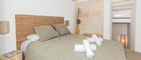 Soundproofing, free WiFi