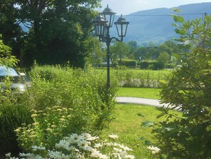 Property grounds - Apartment "Meisennest, 50 sqm" with Private Terrace, Garden and Wi-Fi (Lennestadt)