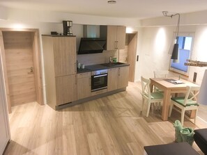 Fridge, oven, stovetop, dishwasher - Apartment "Meisennest, 50 sqm" with Private Terrace, Garden and Wi-Fi (Lennestadt)