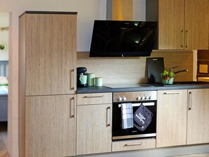 Fridge, oven, stovetop, dishwasher - Apartment "Meisennest, 50 sqm" with Private Terrace, Garden and Wi-Fi (Lennestadt)