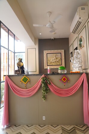 Reception - Prince Diamond Boutique Hotel (Varanasi)
