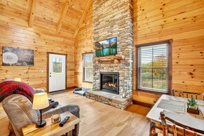 Smart TV, fireplace - Valley View Cabin at Trickle Creek (Logan)