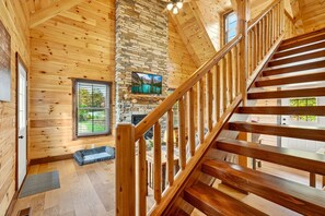 Interior - Valley View Cabin at Trickle Creek (Logan)