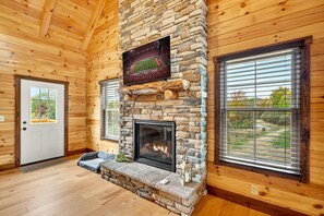 Interior - Valley View Cabin at Trickle Creek (Logan)