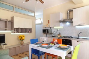 Private kitchen - House facing the sea in San Saba (Messina)