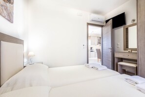 Villa, 3 Bedrooms, Smoking, Private Pool | 3 bedrooms, bed sheets - Blue Horizon Lefkopetra (Agios Vasileios)