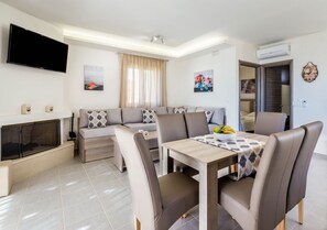 Villa, 3 Bedrooms, Smoking, Private Pool | In-room dining - Blue Horizon Lefkopetra (Agios Vasileios)