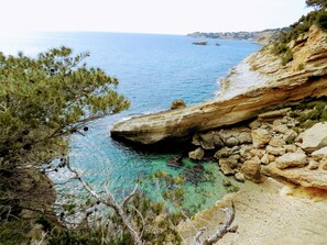 Miscellaneous - Seaside Getaway on the Côte Bleue (Carro)