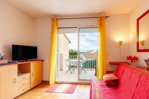 TV - Seaside Getaway on the Côte Bleue (Carro)