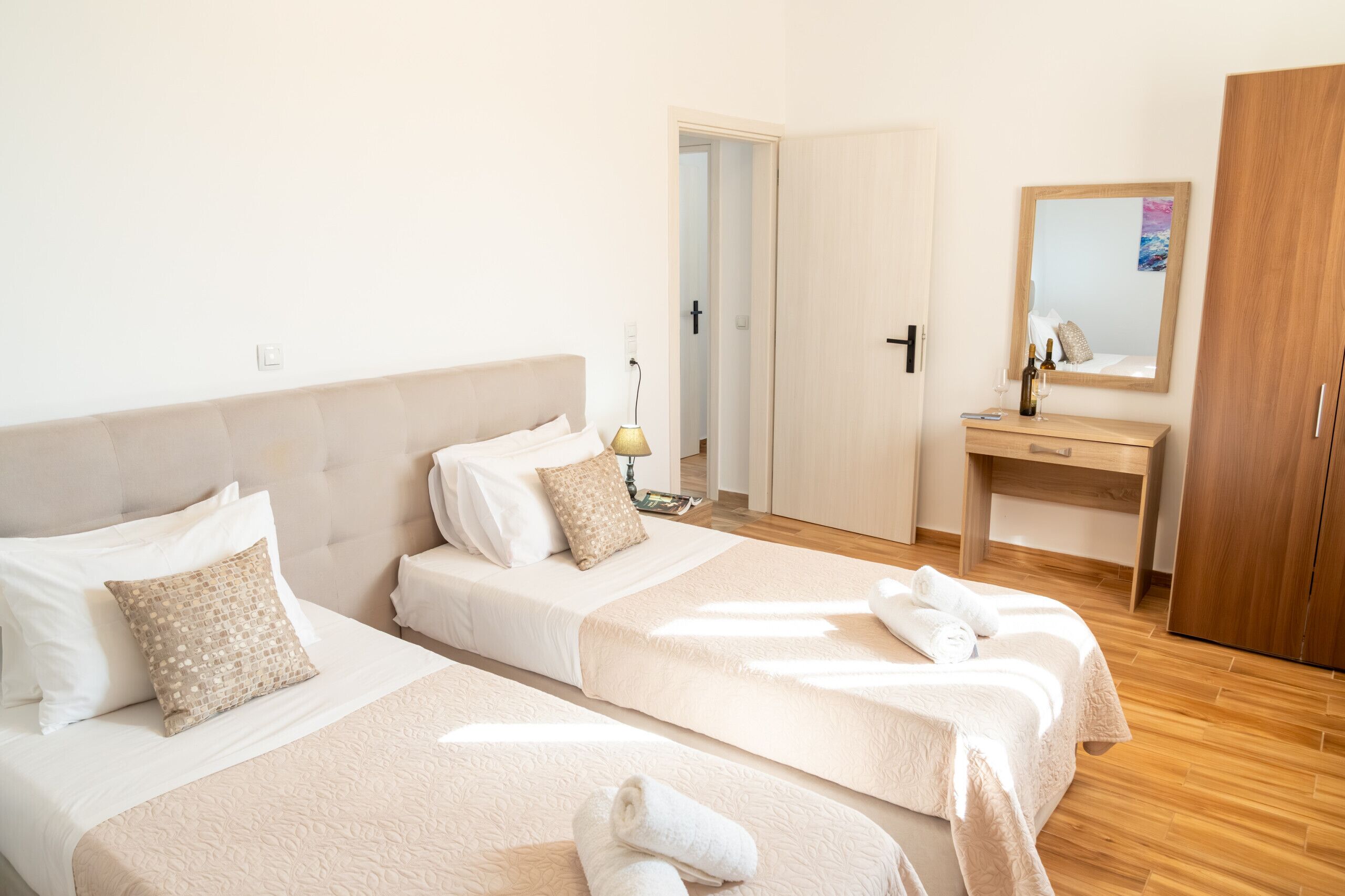 3 bedrooms, free cribs/infant beds, bed sheets