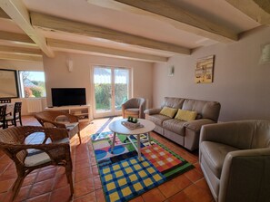 TV - Stone house, 3 bedrooms, parking, near beaches in Arzon (Arzon)