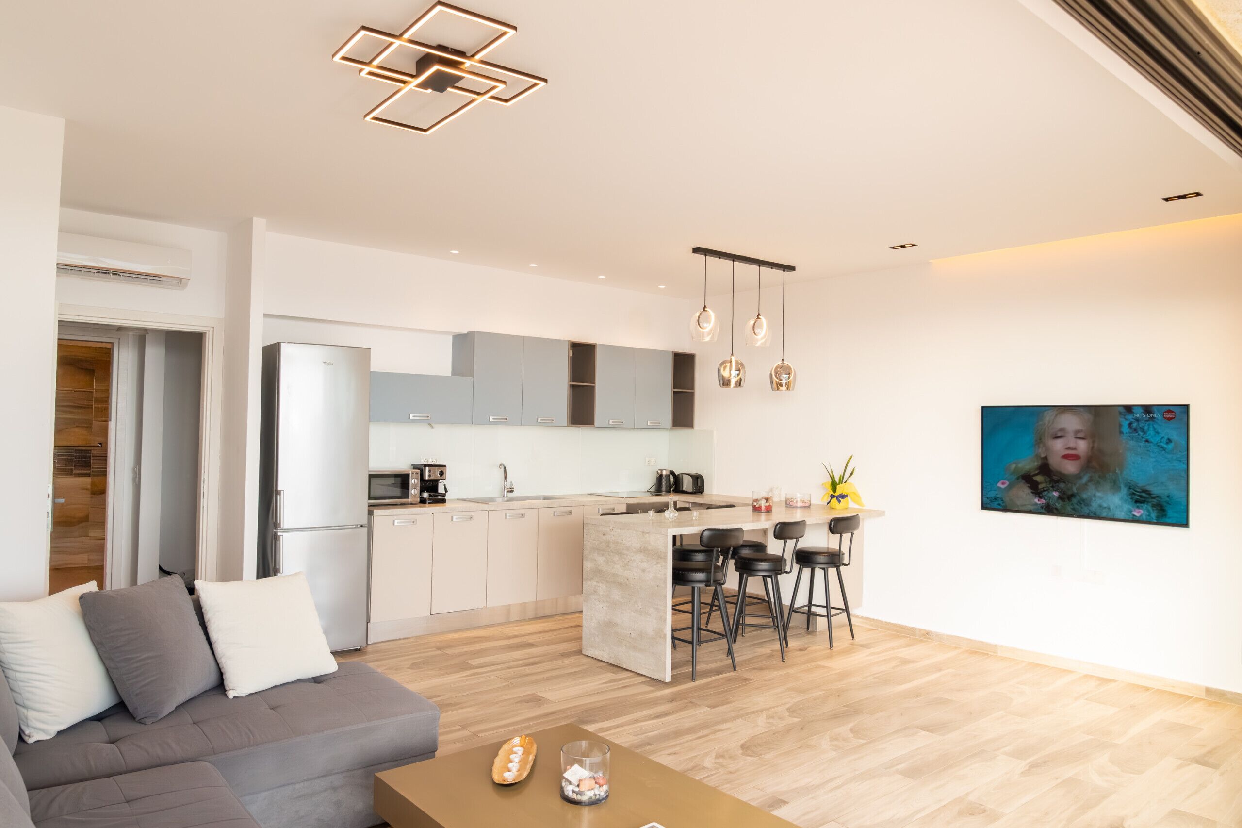 Microwave, dishwasher, coffee/tea maker, highchair