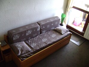TV - Cozy Studio in Samoëns - Perfect for 4 Guests (Samoëns)