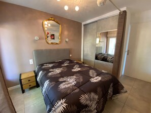 1 bedroom, free WiFi - Charming T2 in Balaruc-les-Bains, near thermal baths, WiFi, pets allowed, air conditioning (Balaruc-les-Bains)