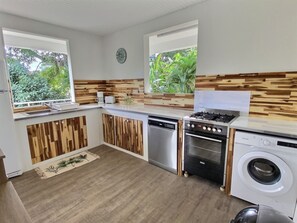 Coffee/tea maker, fridge, microwave, oven - Ti Lodge nature, Apartment/Gite 2/4 persons, middle of villa shared pool (Sainte-Anne)