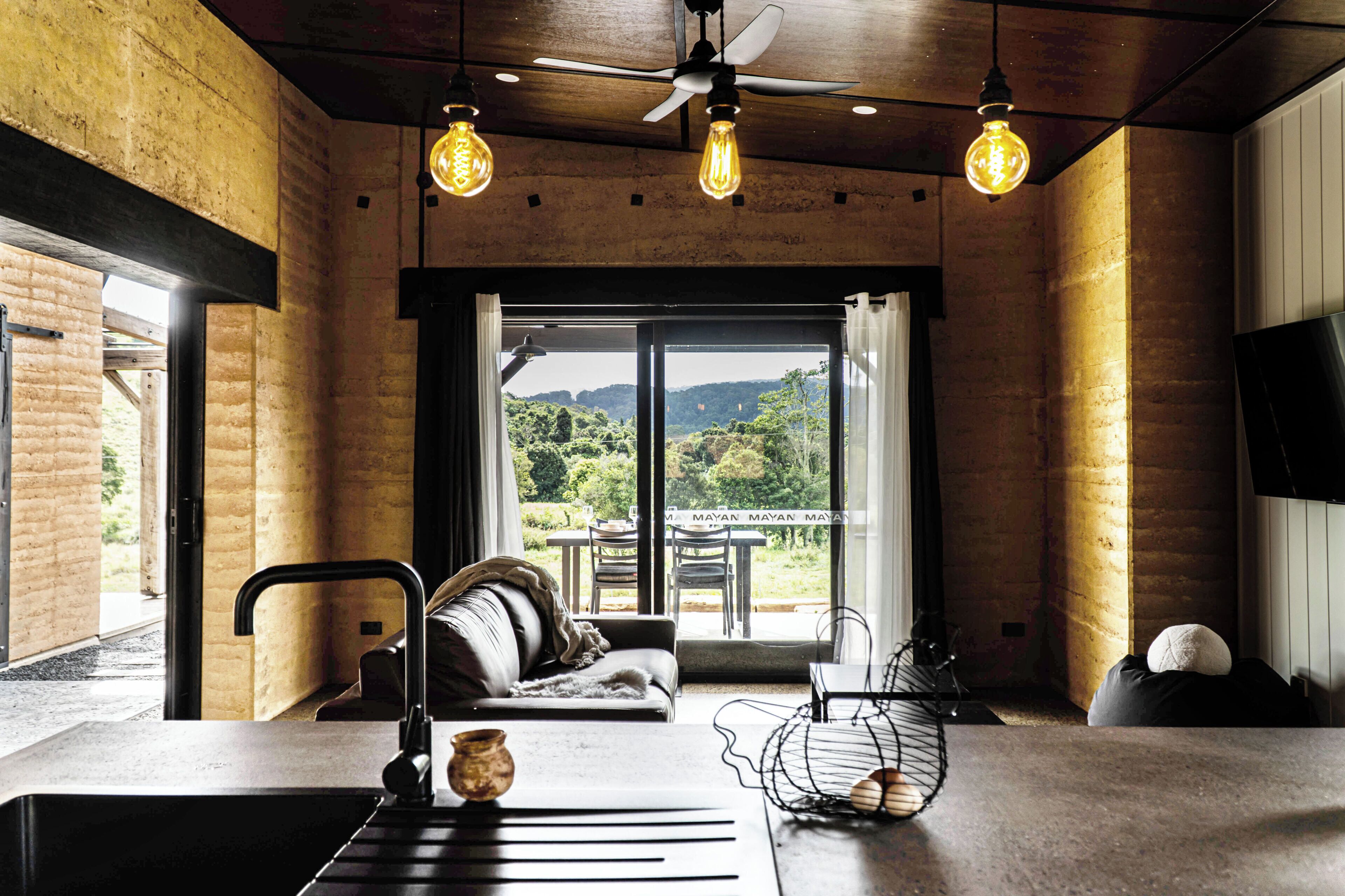 80-cm flat-screen TV with digital channels, Netflix, books