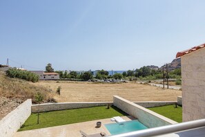 Exterior - Mythos 3 (Agios Vasileios)