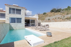 Exterior - Mythos 3 (Agios Vasileios)
