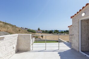 Garden - Mythos 3 (Agios Vasileios)