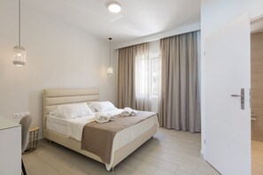 2 bedrooms, free cots/infant beds, bed sheets - Petres Villas (Agios Vasileios)