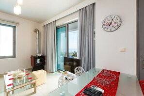 In-room dining - Sunset Maisonettes (Agios Vasileios)