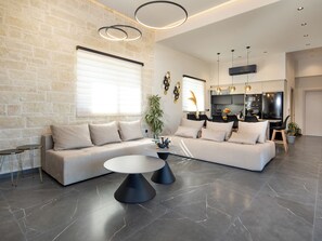 Smart TV - PanStel - Villa Aurora with heated pool & jacuzzi, chania, crete (Chania)