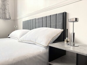 1 habitación, escritorio, tabla de planchar con plancha y wifi gratis 