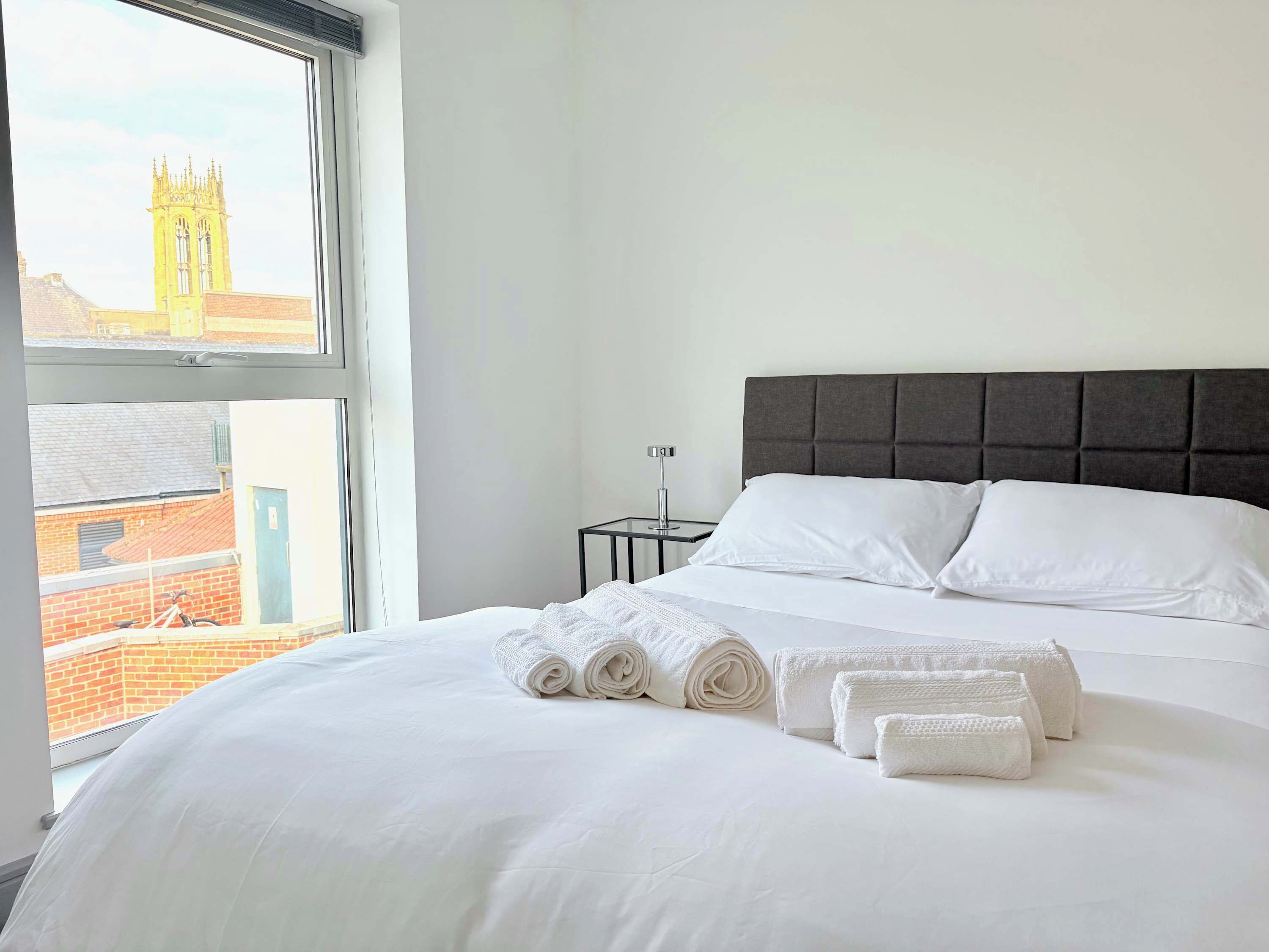 Desk, iron/ironing board, WiFi, bed sheets