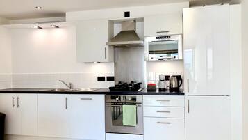 Fridge, microwave, oven, stovetop