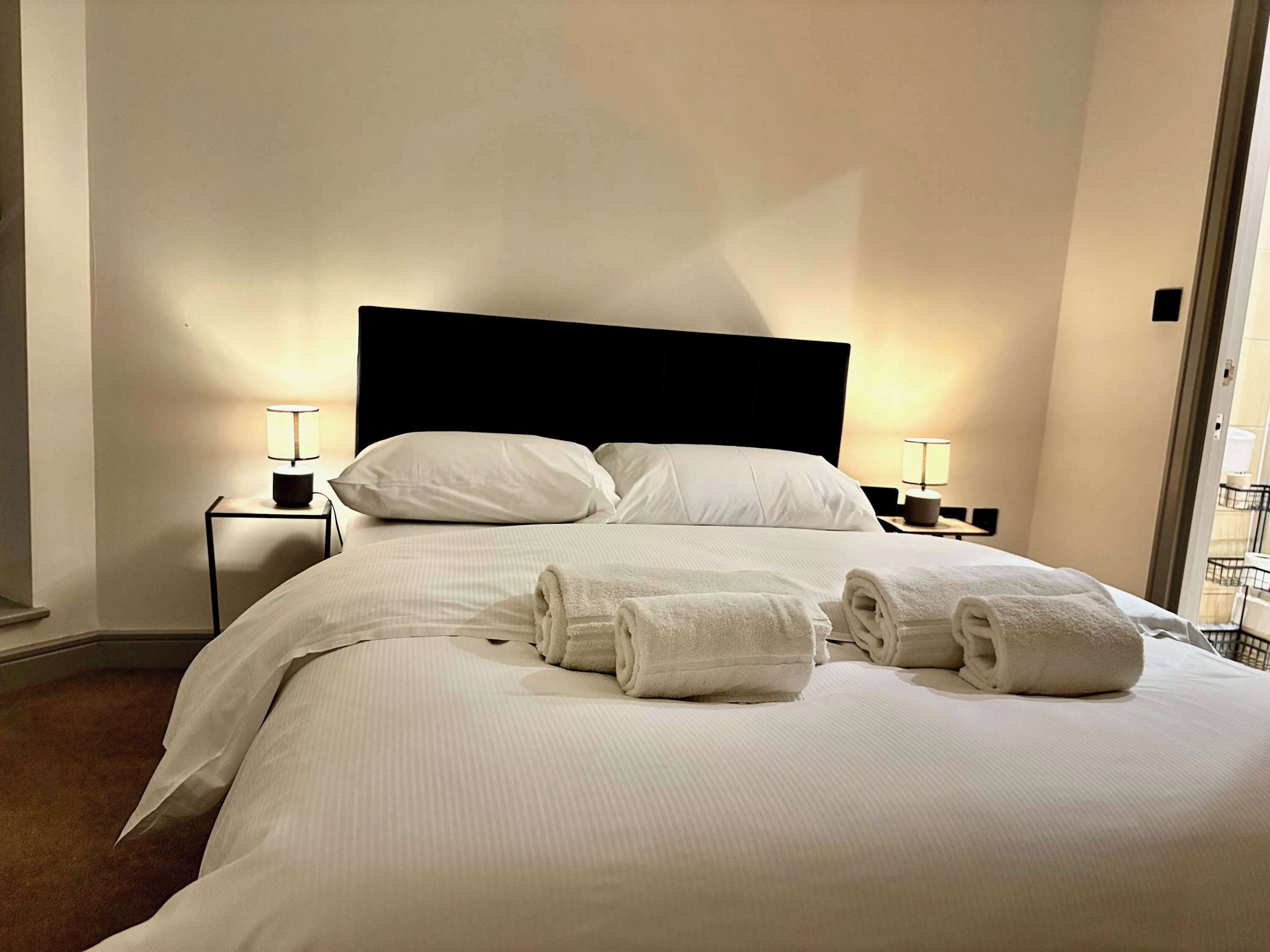 Strykjärn/strykbräda, wi-fi och sängkläder