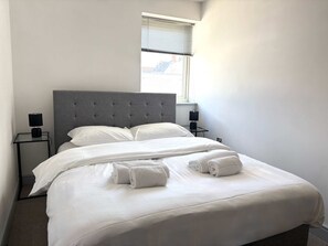 Iron/ironing board, WiFi, bed sheets - York City Centre 2-Bed Flat near Christmas Market (York)