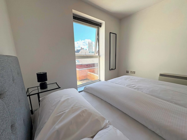 2 bedrooms, desk, iron/ironing board, WiFi